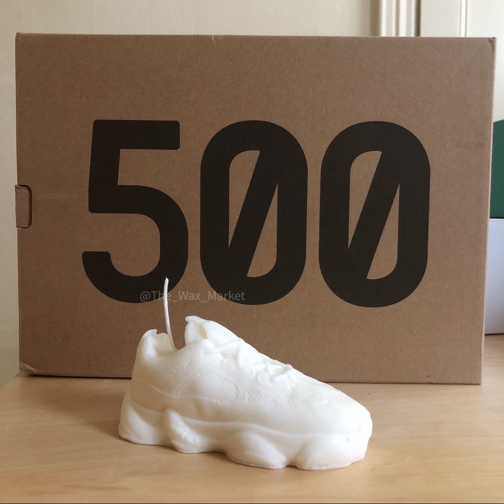 Sneaker candle in ivory